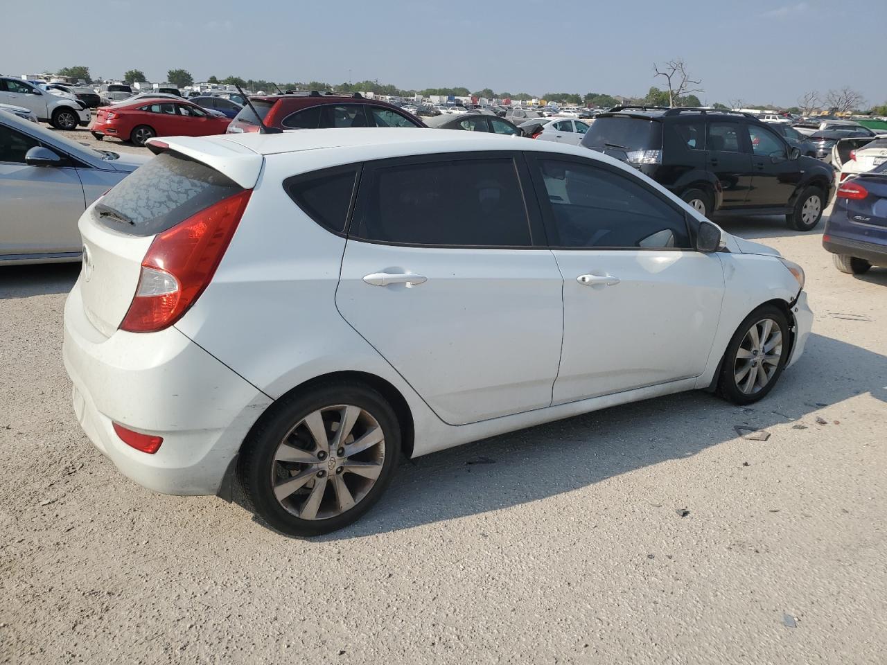 2014 Hyundai Accent Gls - Image 3