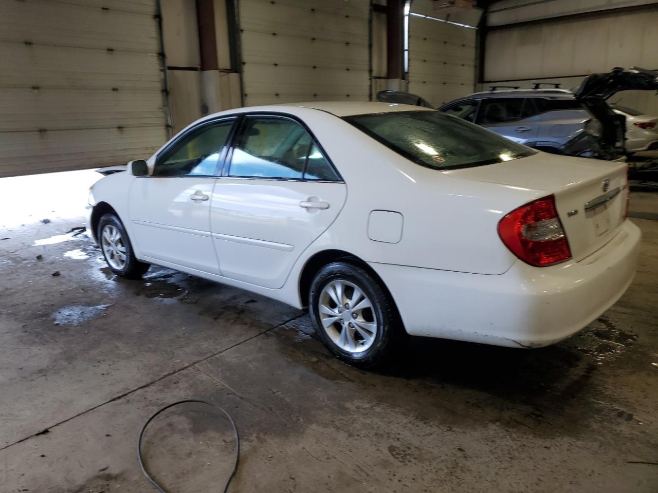 2004 Toyota Camry Le V6 - Фото 2