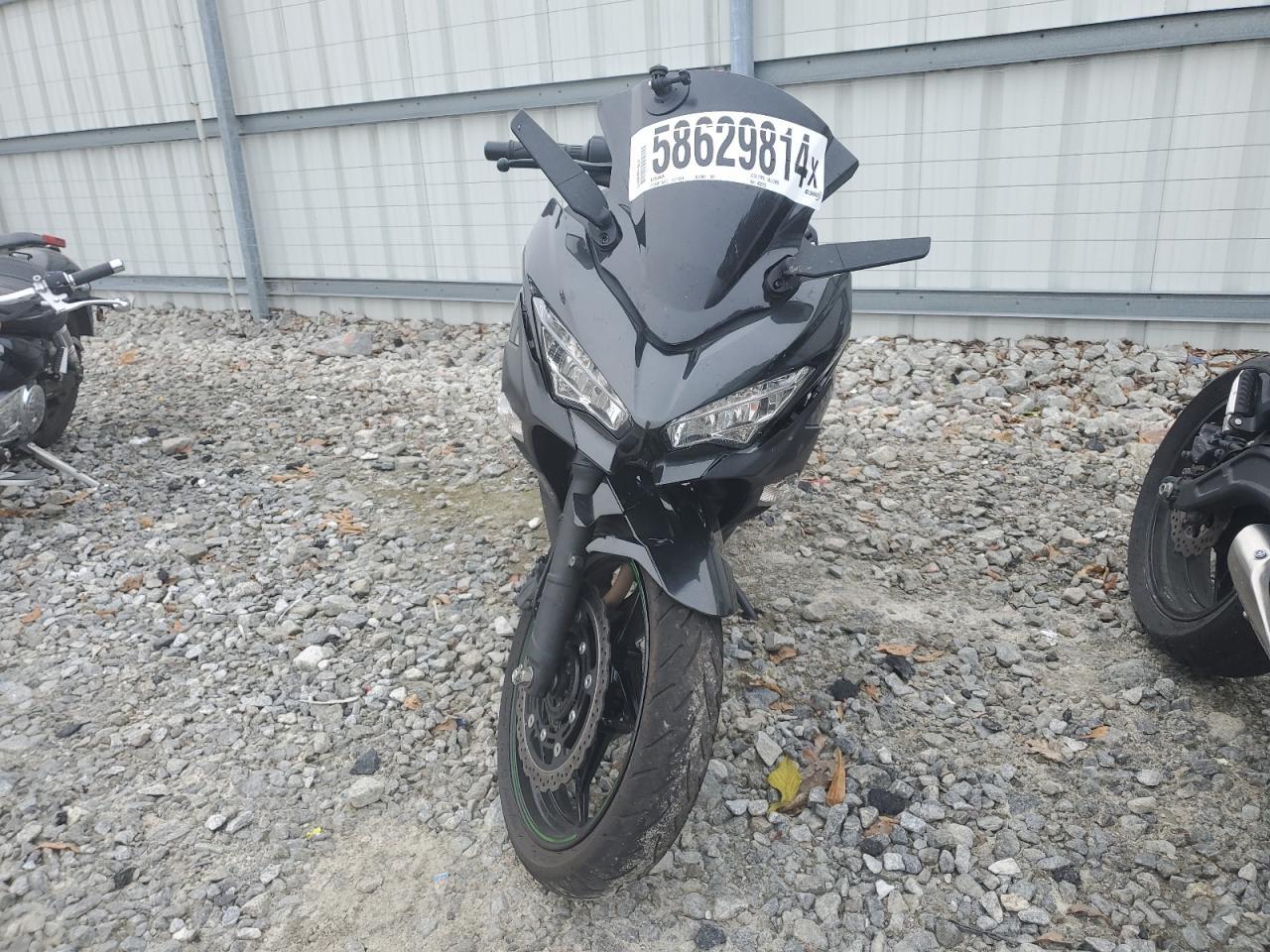 2023 Kawasaki Ninja 400 - Фото 2