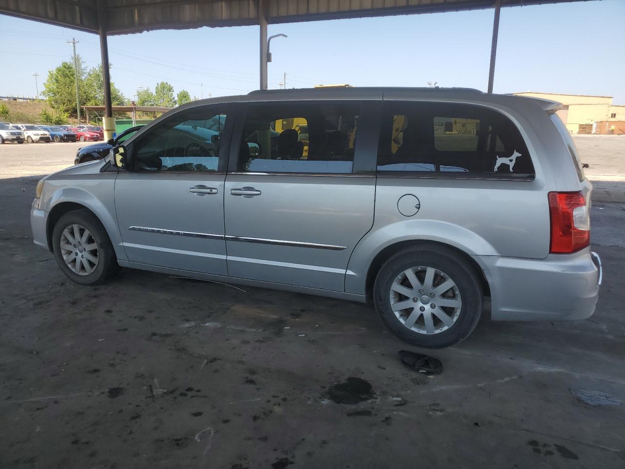 2012 Chrysler Town & Country Touring - Image 2