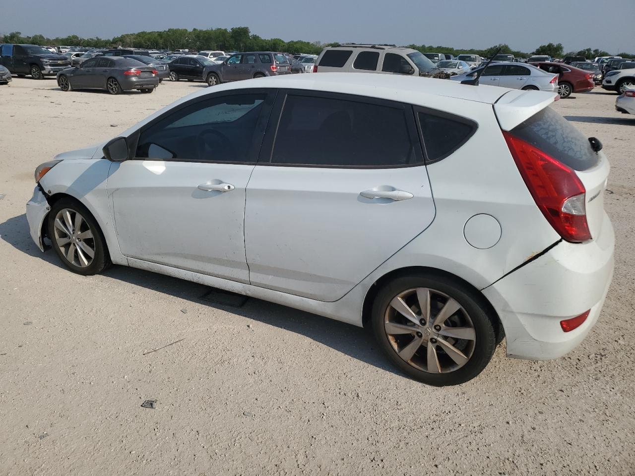 2014 Hyundai Accent Gls - Image 2