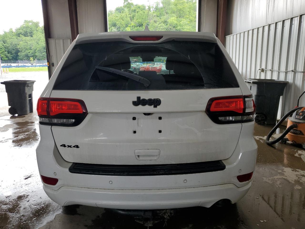 2019 Jeep Grand Cherokee Laredo - Image 6