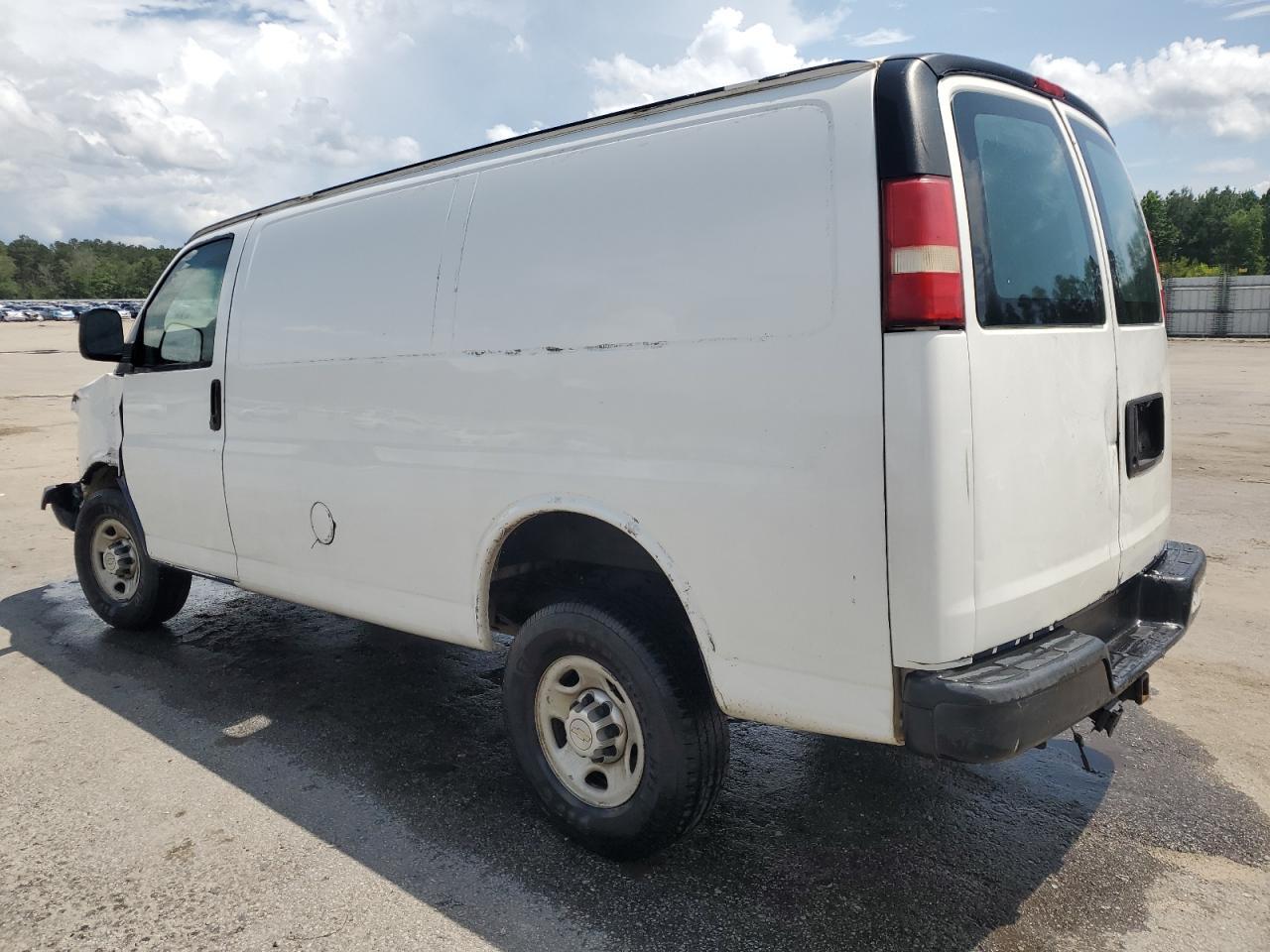 2010 Chevrolet Express G2500 - Фото 2