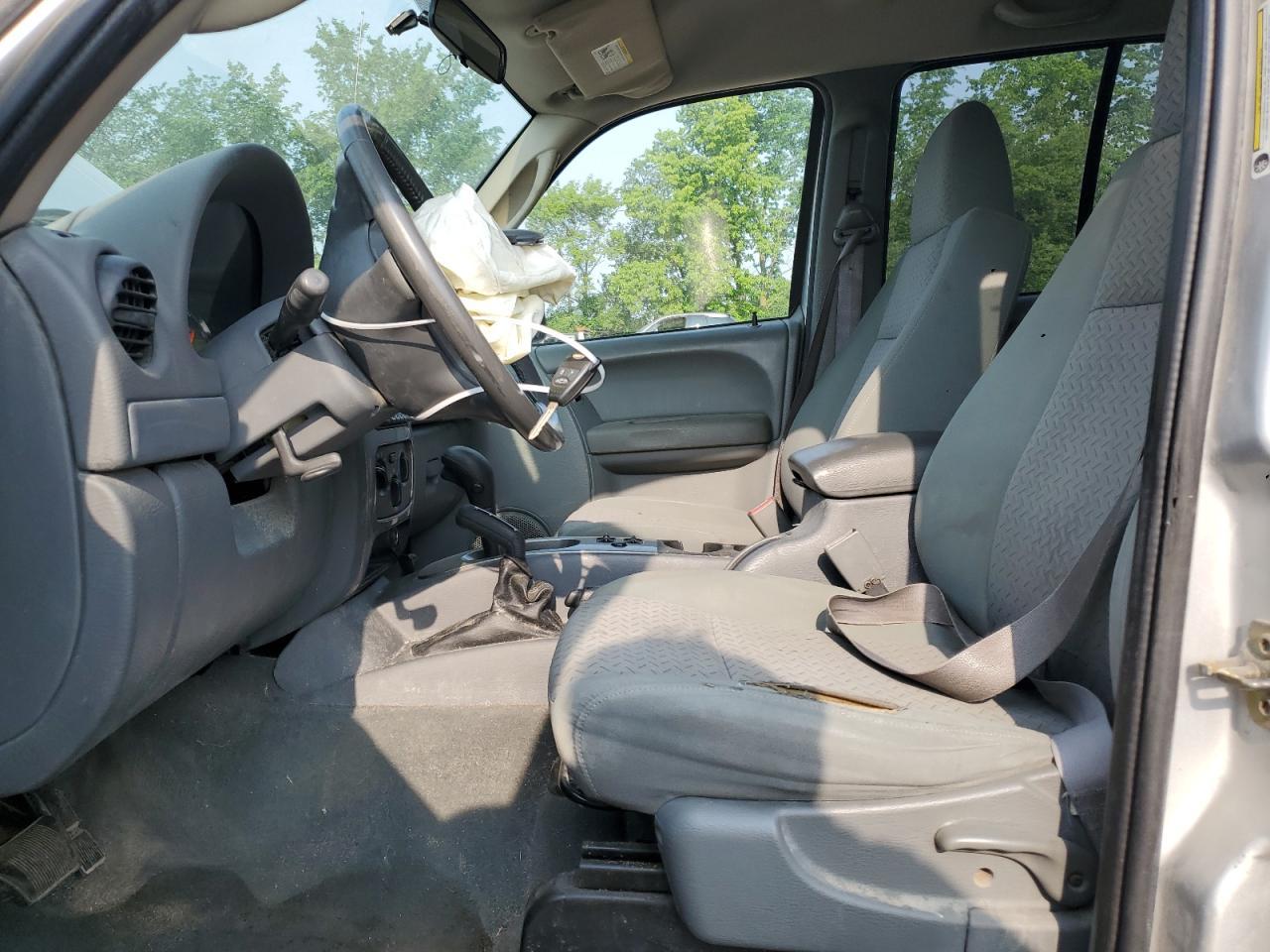 2006 Jeep Liberty Renegade - Фото 7
