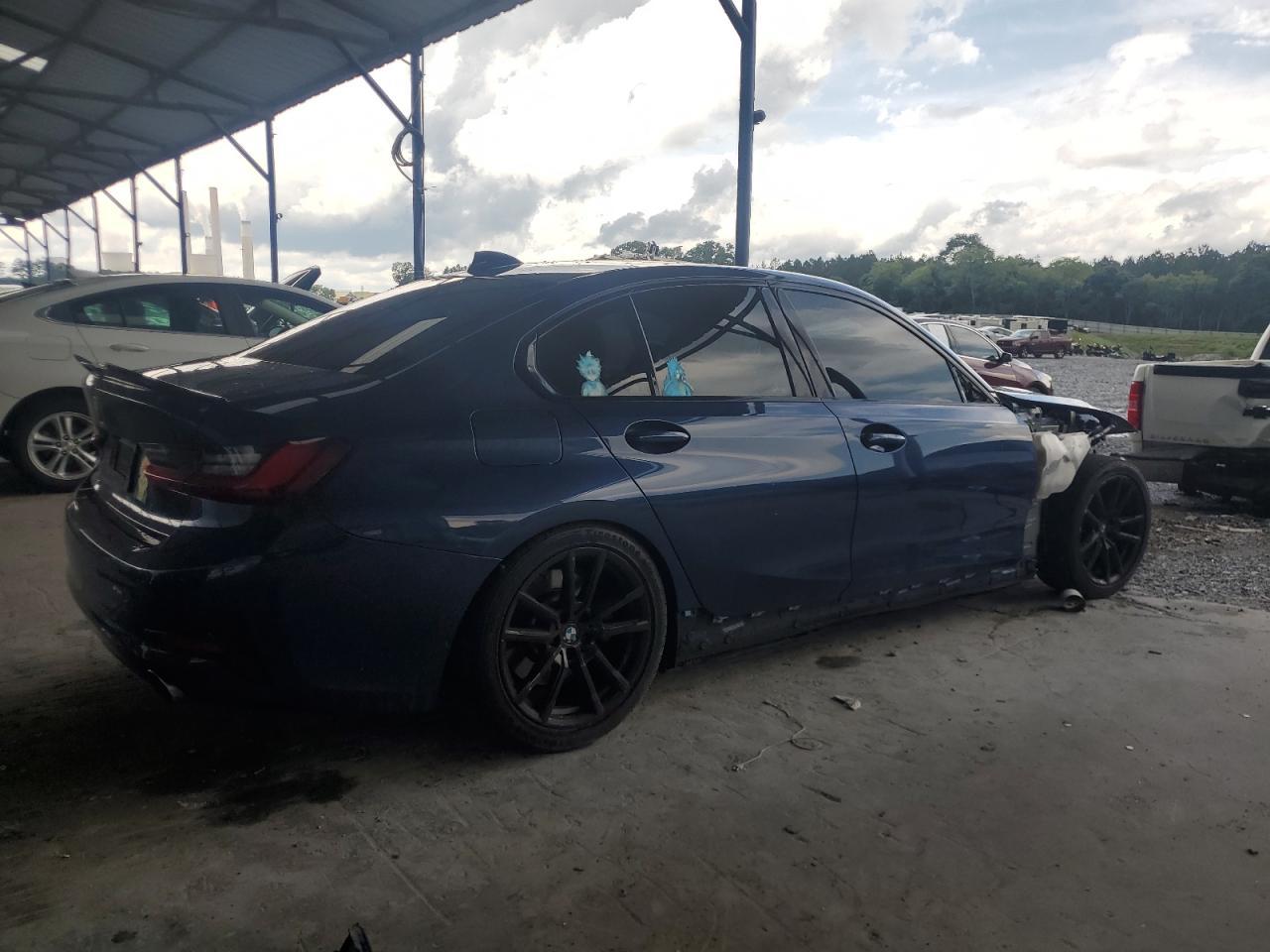 2022 BMW 330Xi - Фото 3