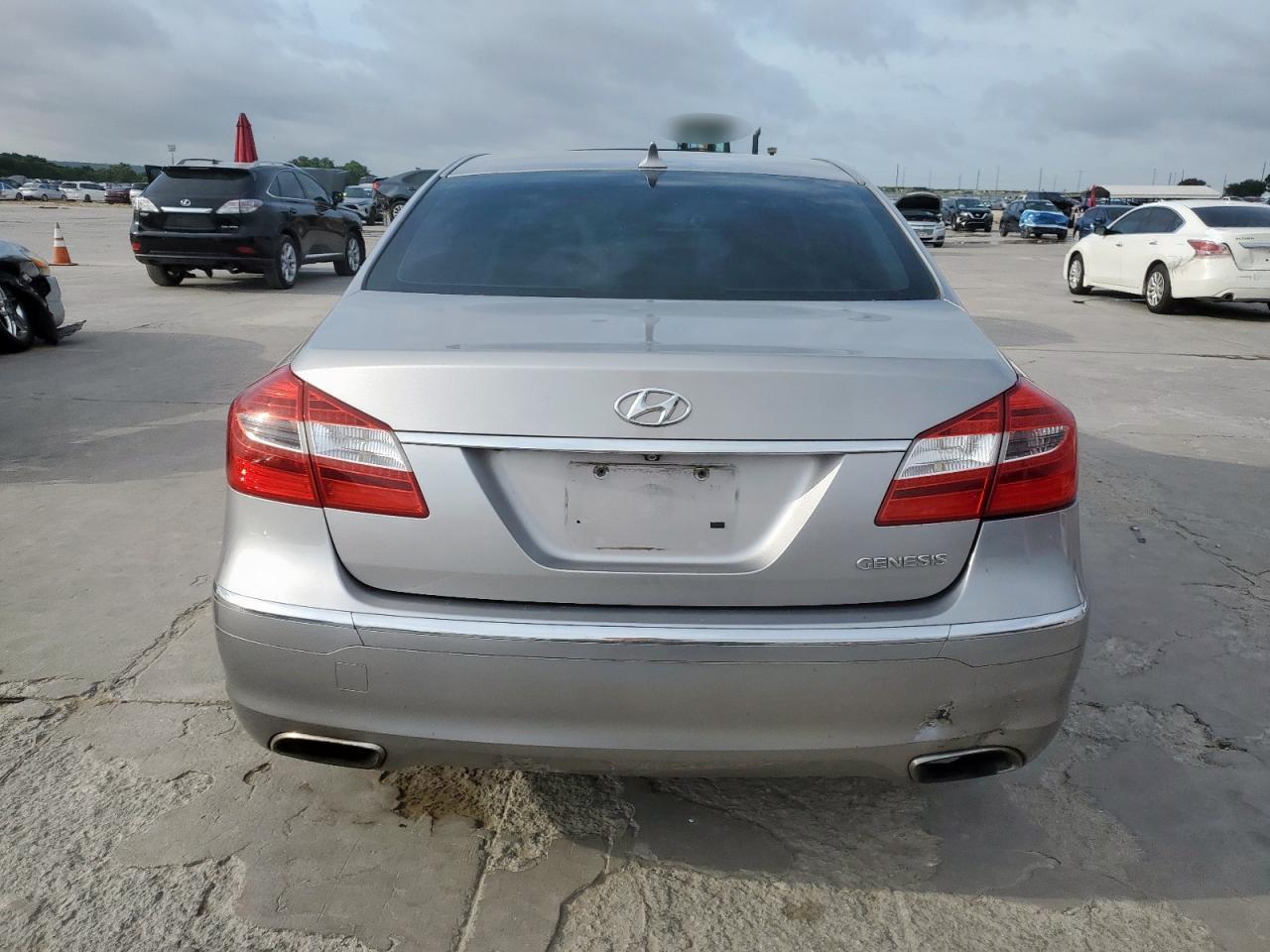 2013 Hyundai Genesis 3.8L - Фото 6