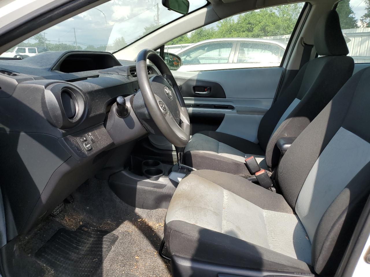 2014 Toyota Prius C - Фото 7