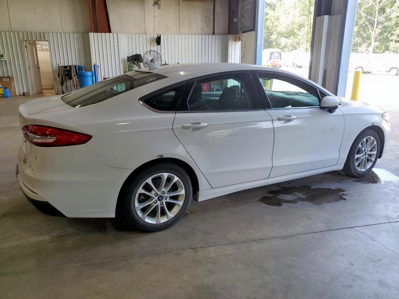 2020 Ford Fusion Se - Image 3