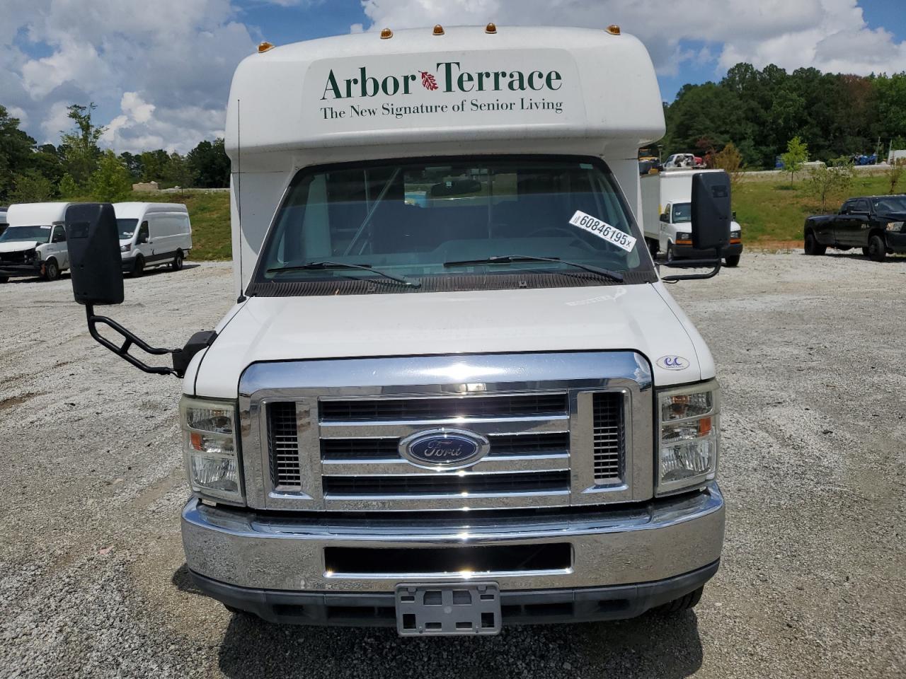 2012 Ford Econoline E350 Super Duty Cutaway Van - Фото 5