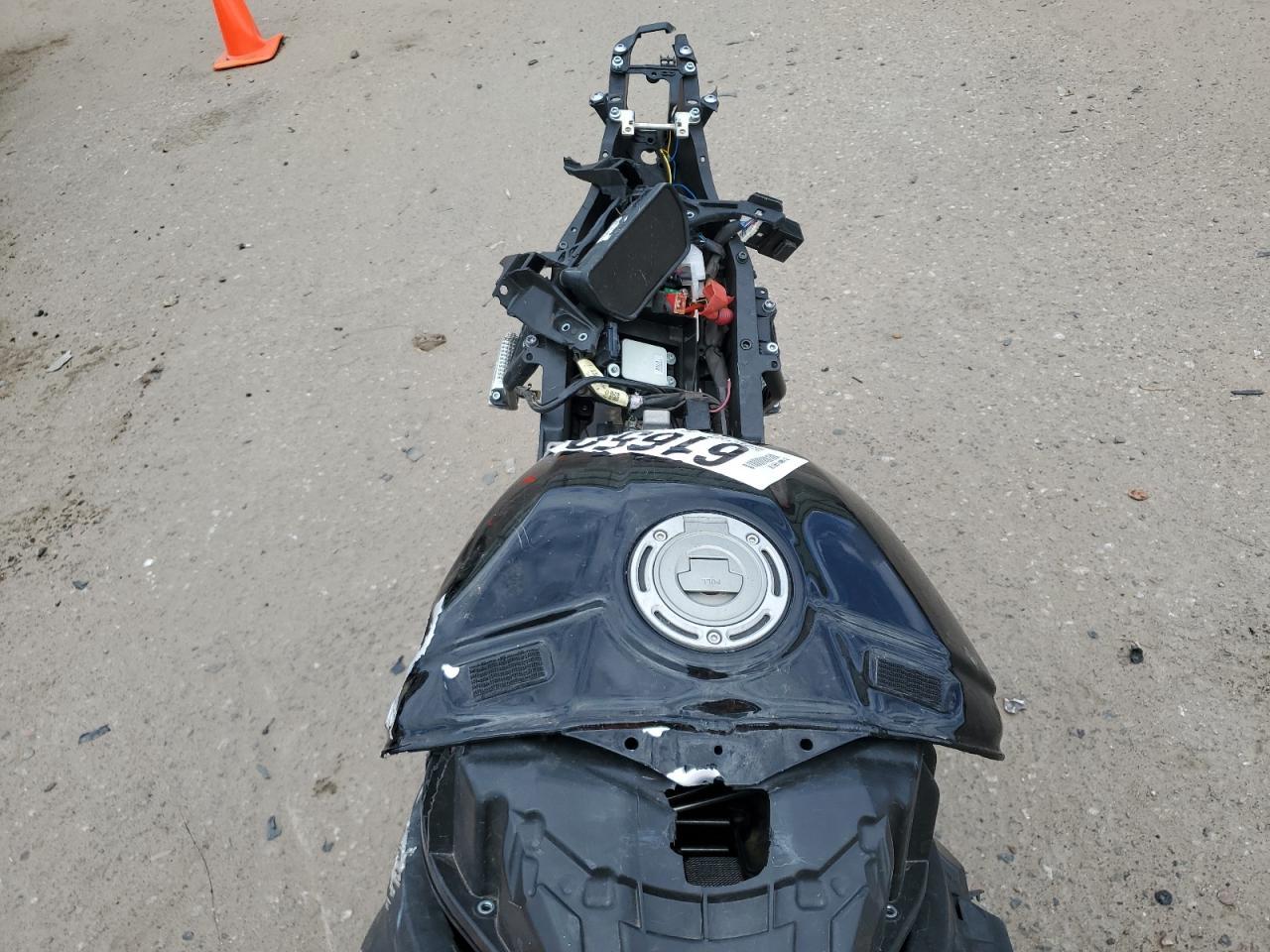2021 Yamaha Yzfr1 - Image 5