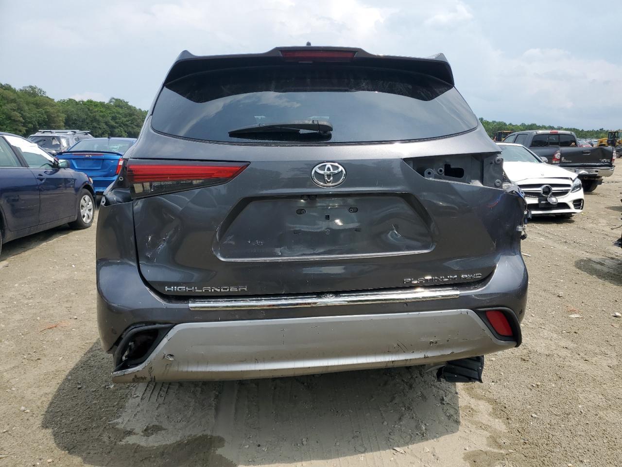 2021 Toyota Highlander Platinum - Image 6