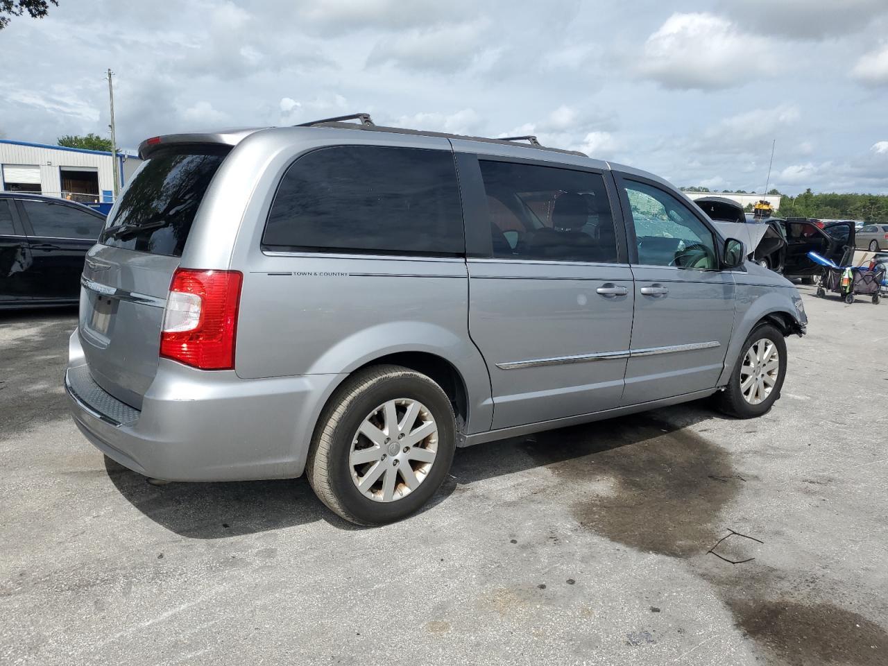 2016 Chrysler Town & Country Touring - Фото 3