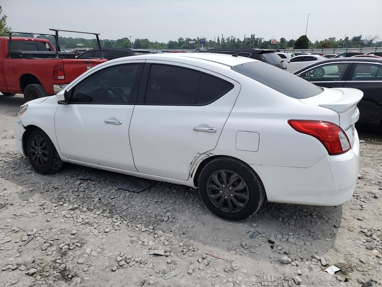2018 Nissan Versa S - Фото 2