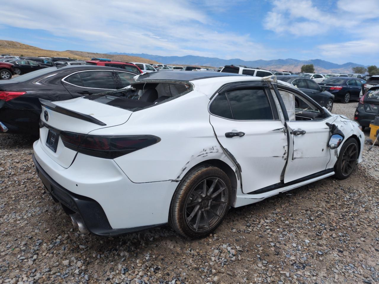2018 Toyota Camry Le - Image 3