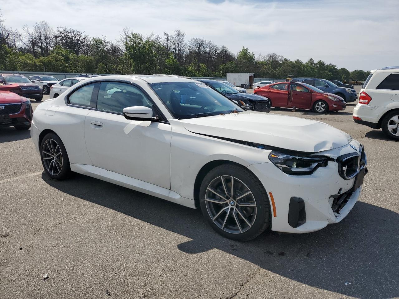 2025 BMW 230Xi - Фото 4