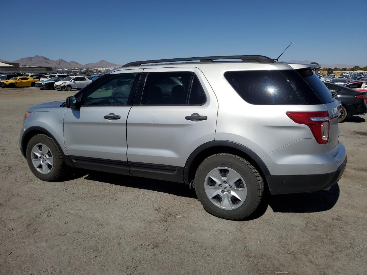 2013 Ford Explorer - Фото 2
