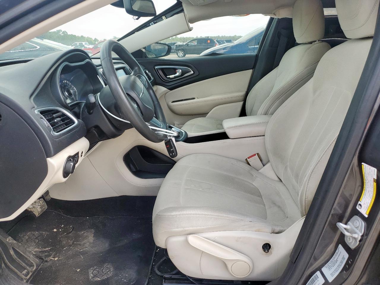 2015 Chrysler 200 Limited - Фото 7