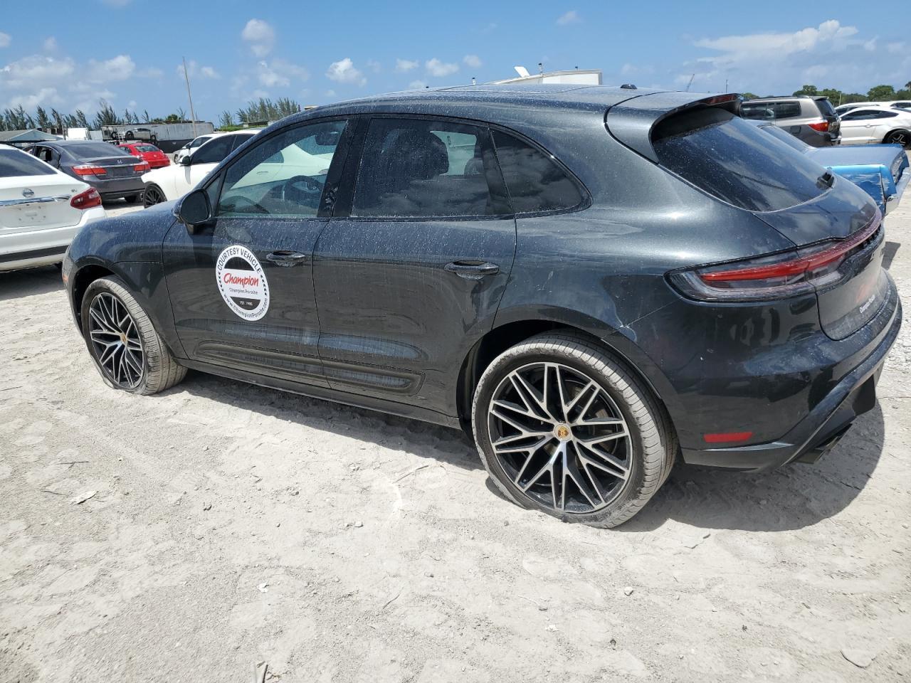 2025 Porsche Macan Base - Фото 2