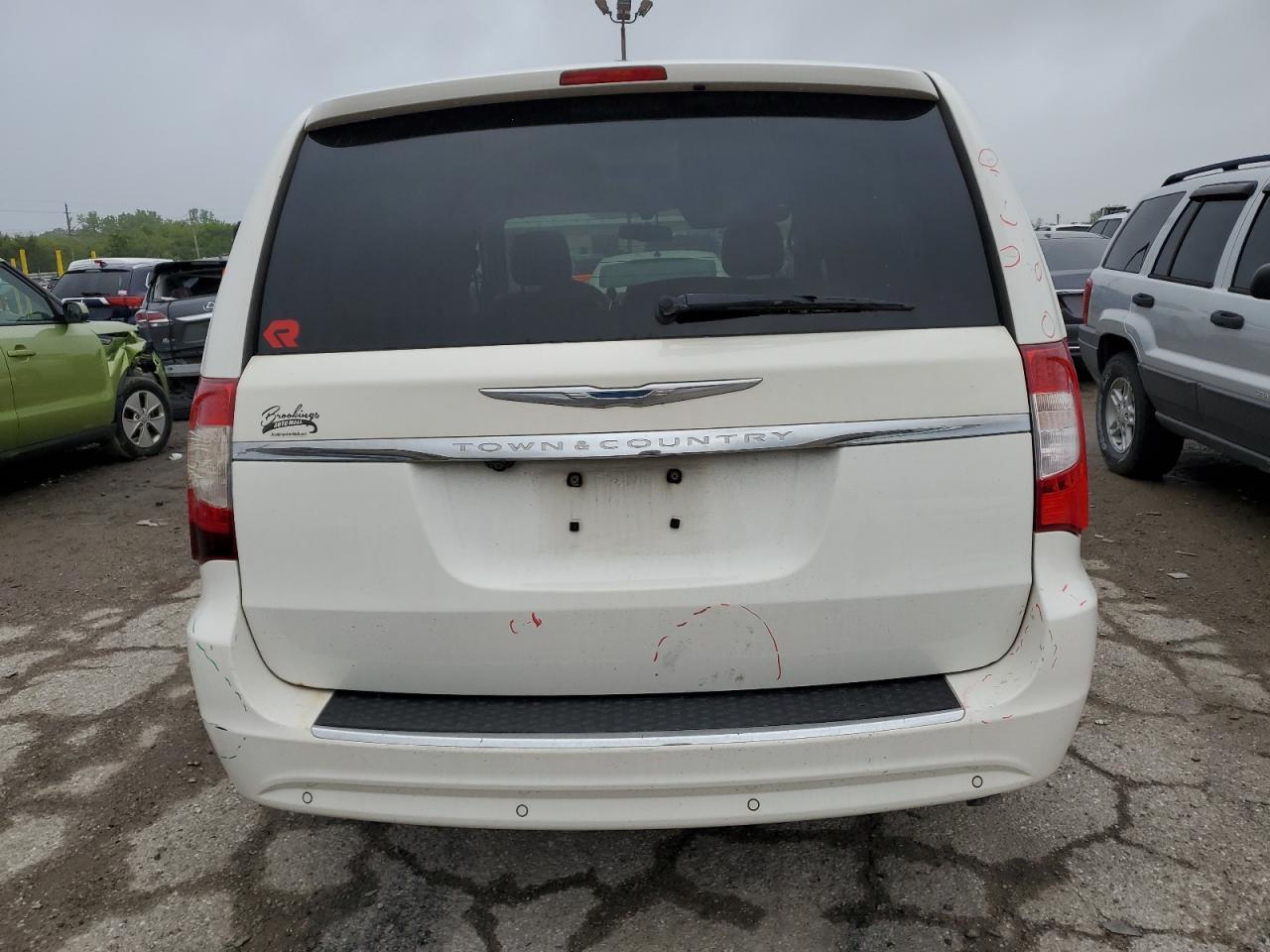 2011 Chrysler Town & Country Touring L - Фото 6