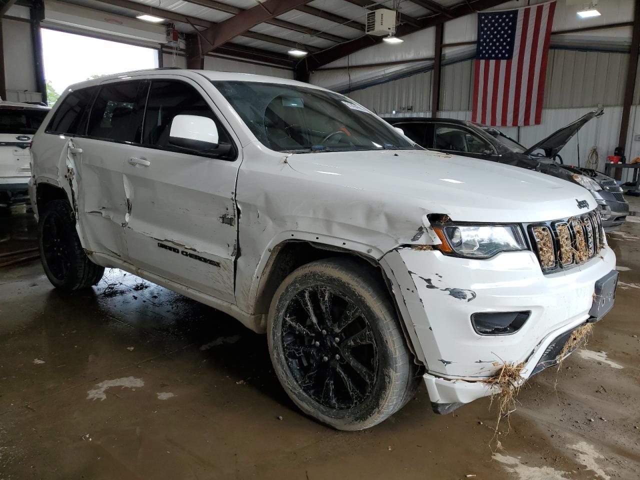 2019 Jeep Grand Cherokee Laredo - Image 4