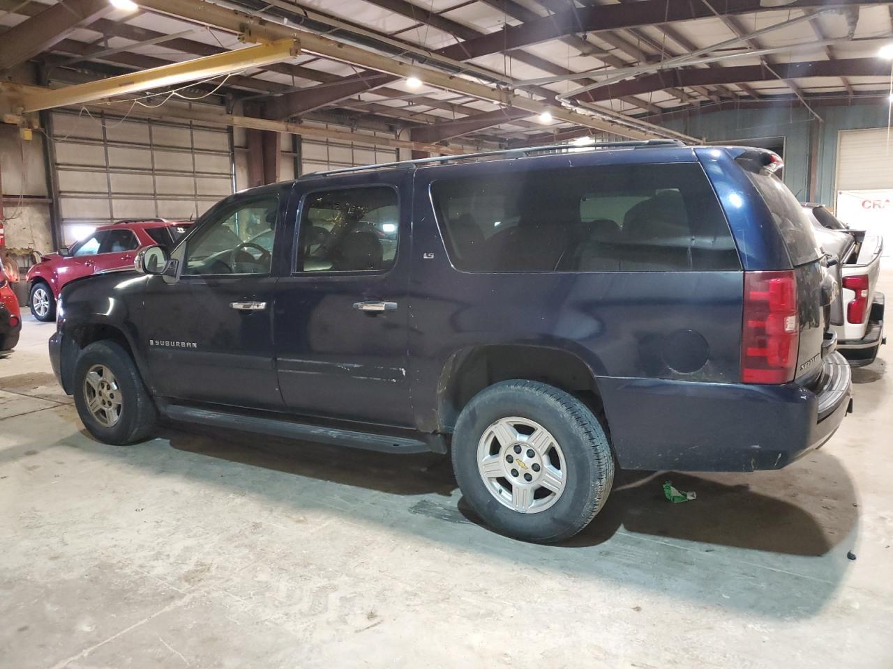 2007 Chevrolet Suburban K1500 - Image 2