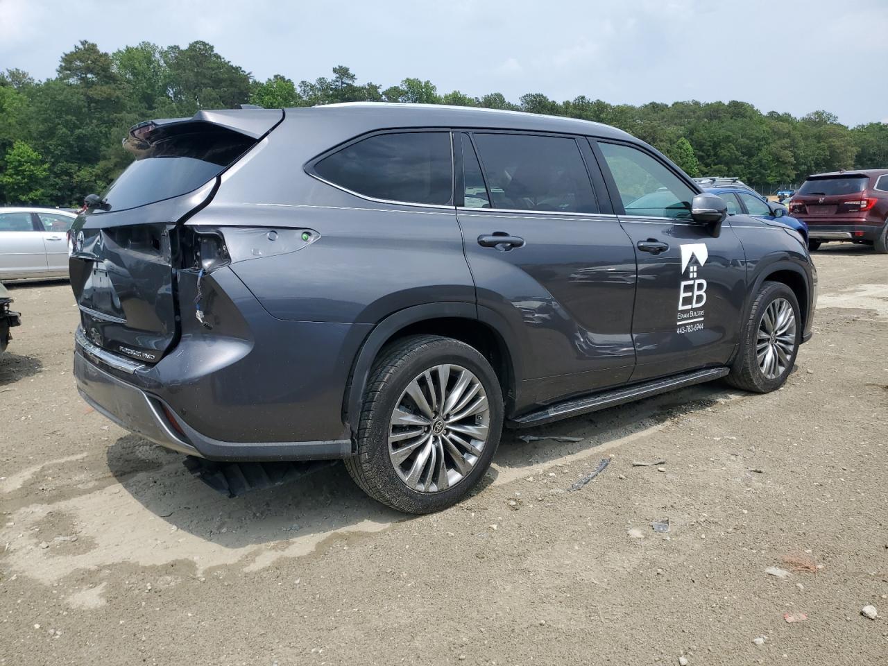 2021 Toyota Highlander Platinum - Image 3