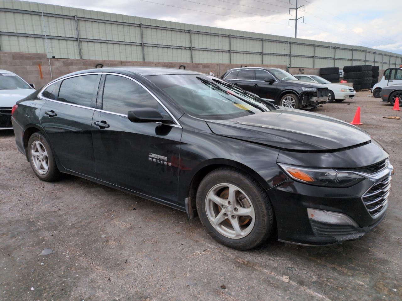 2019 Chev Malibu - Image 4