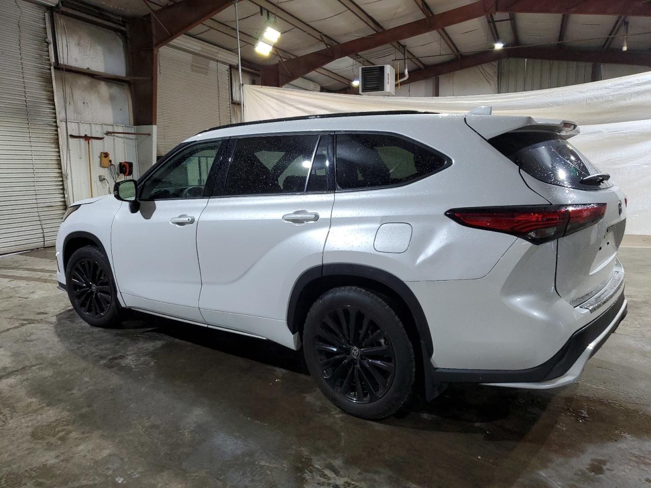 2023 Toyota Highlander L - Фото 2