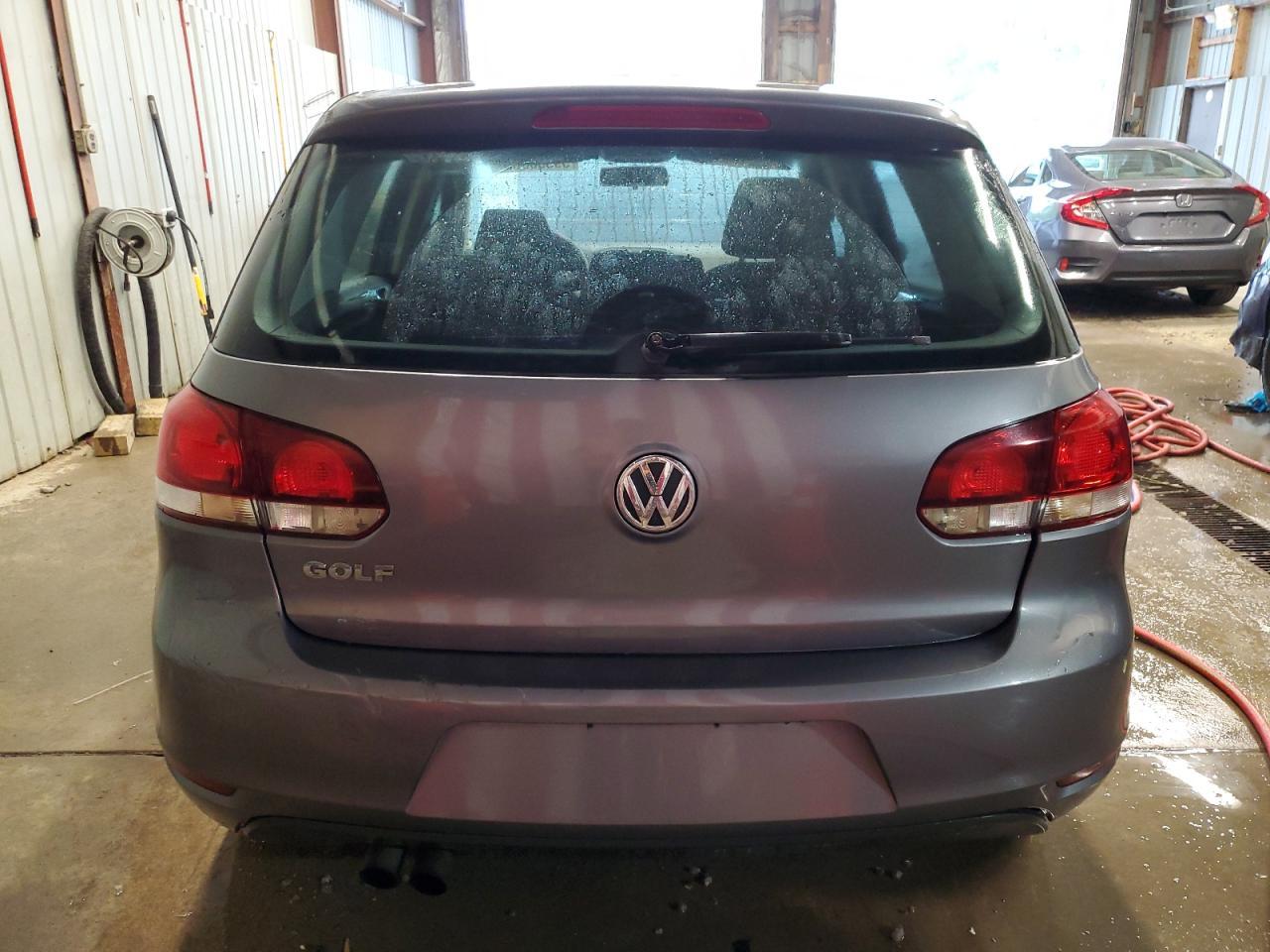 2010 Volkswagen Golf - Image 6