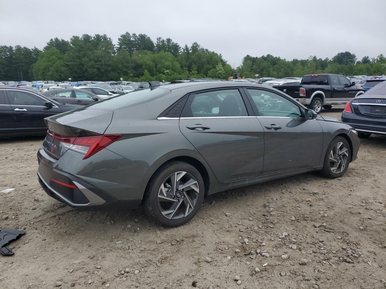 2024 Hyundai Elantra Sel - Image 3