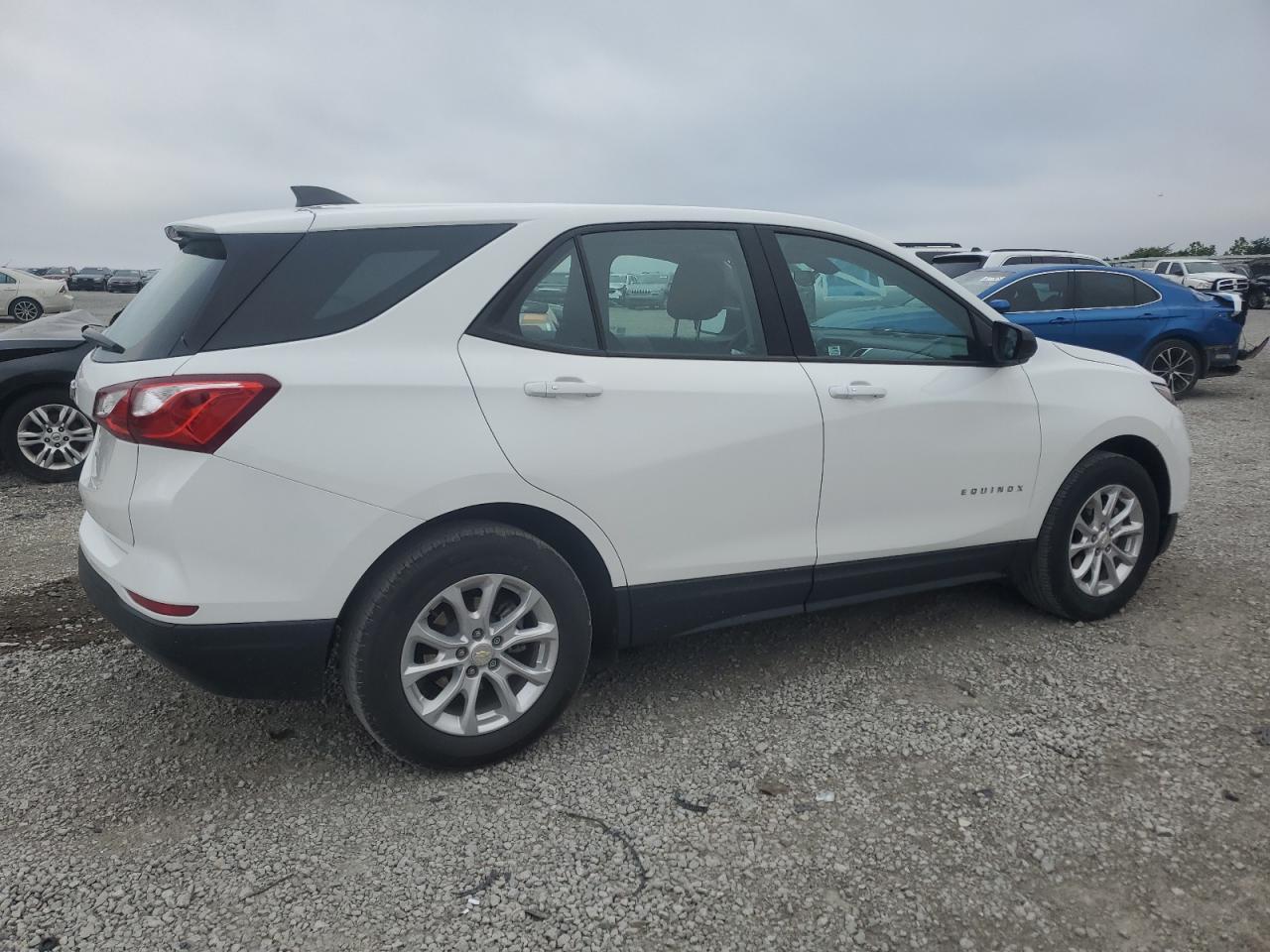 2019 Chevrolet Equinox Ls - Image 3