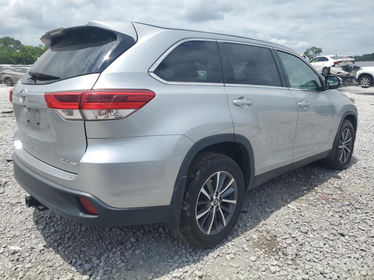 2019 Toyota Highlander Se - Image 3