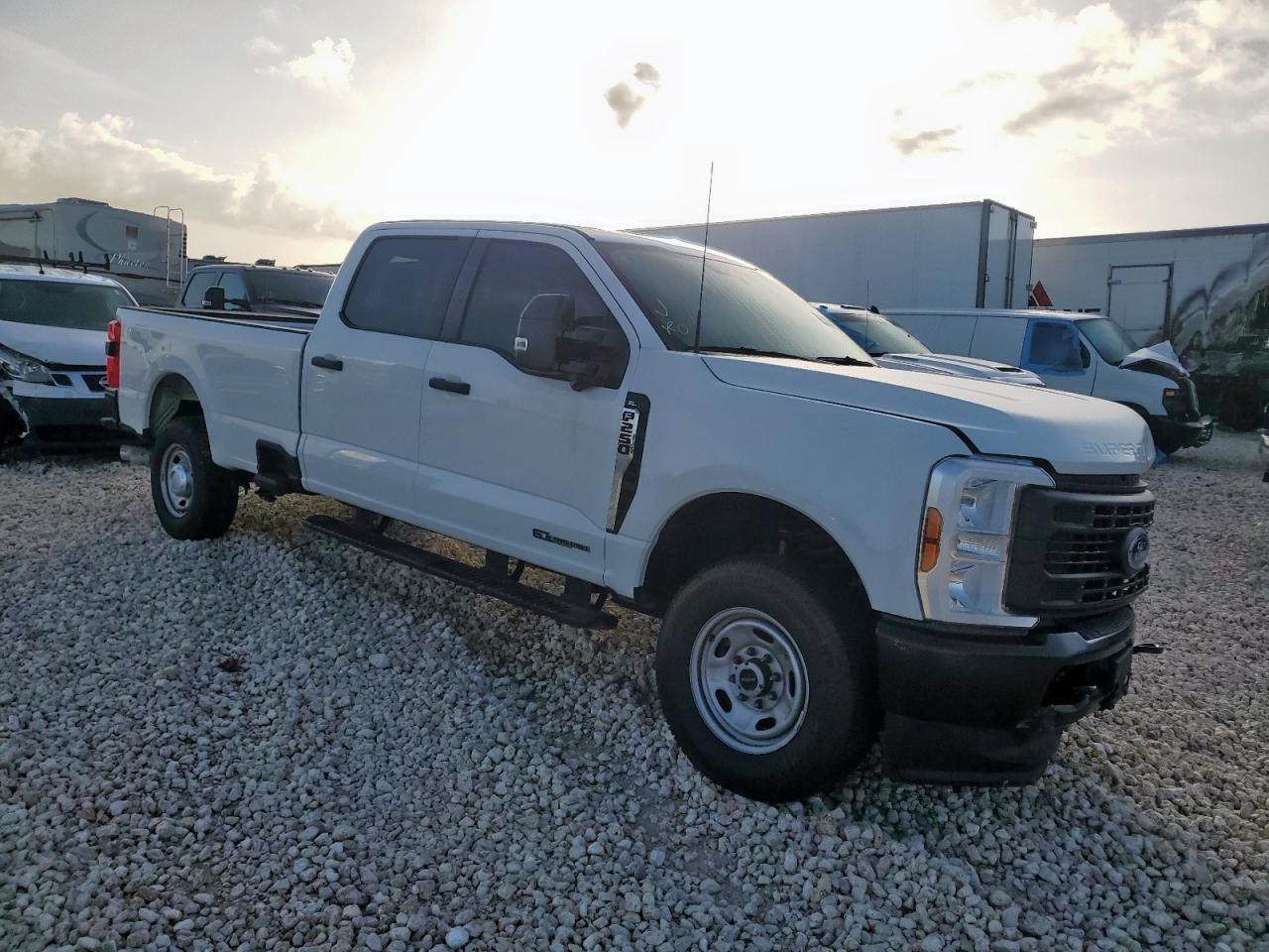 2025 Ford F250 Super Duty - Фото 4