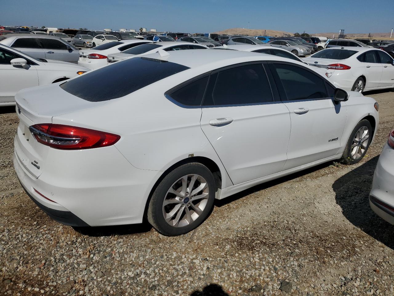 2019 Ford Fusion Se - Фото 3