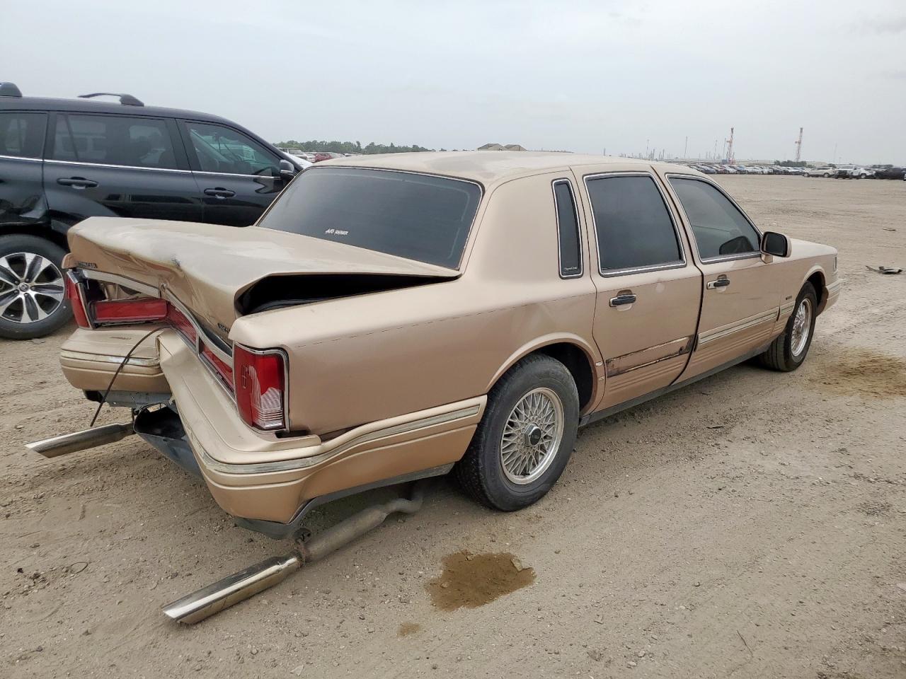 1996 Lincoln Town Car Signature - Image 3
