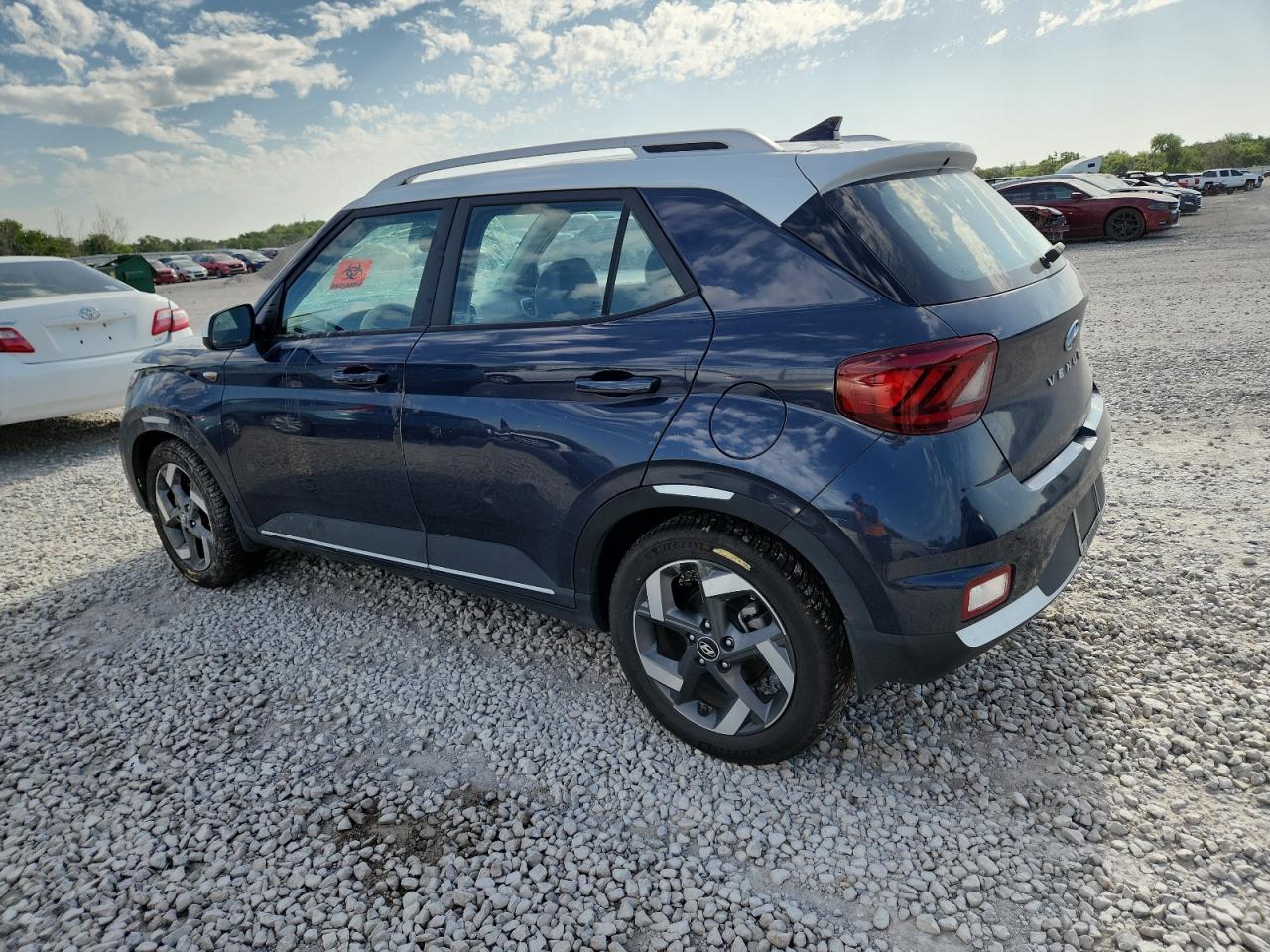 2020 Hyundai Venue Sel - Image 2