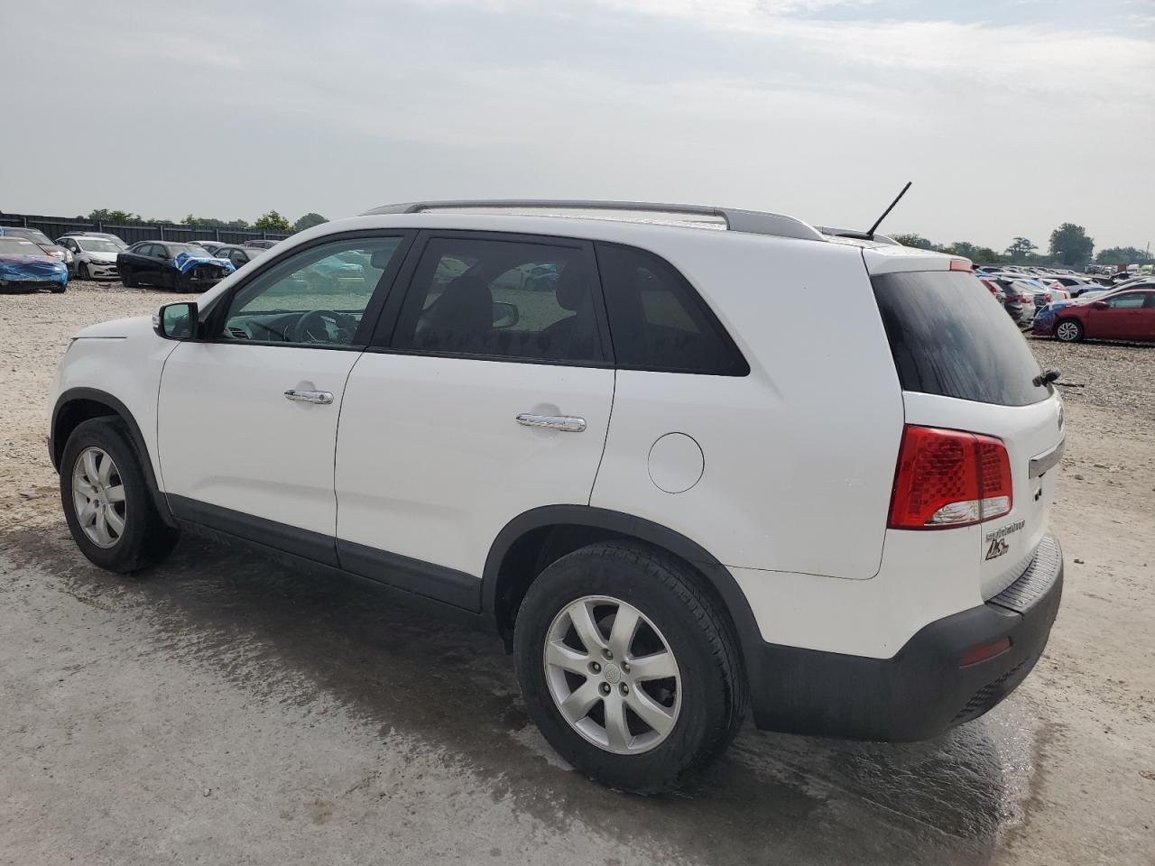 2011 Kia Sorento Base - Image 2