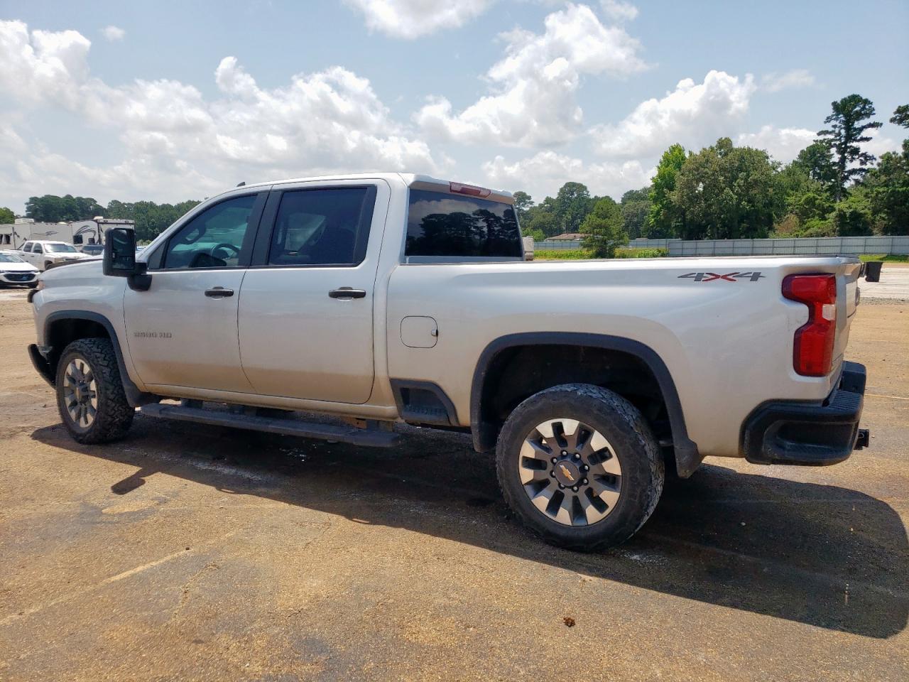 2022 Chevrolet Silverado K2500 Custom - Image 2
