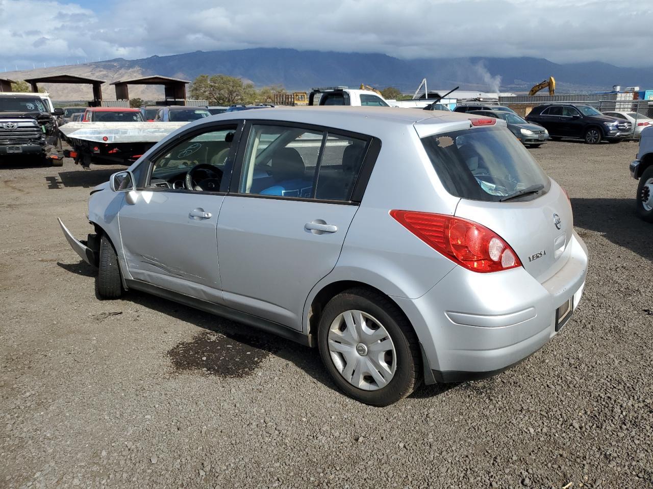 2011 Nissan Versa S - Image 2