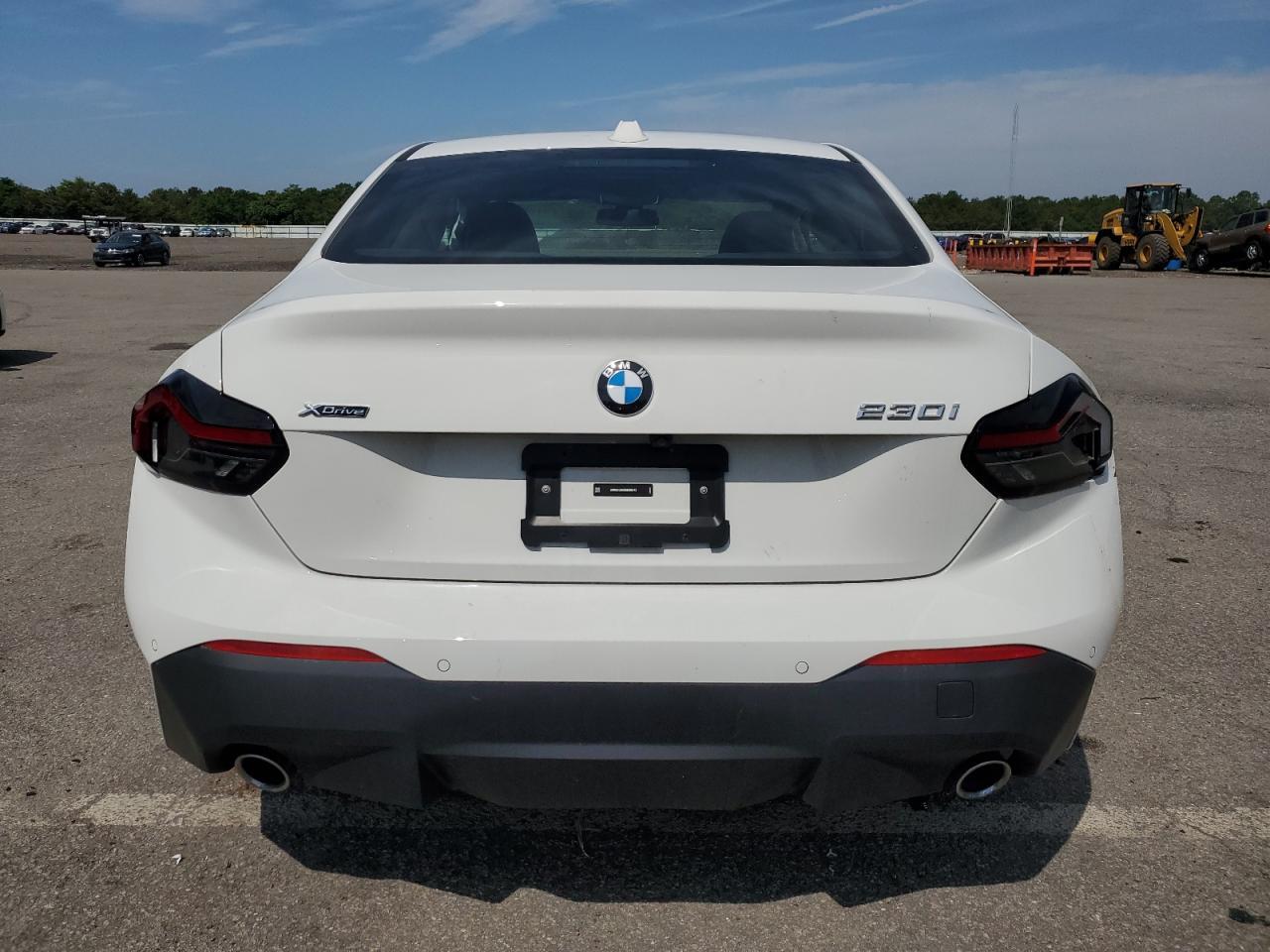 2025 BMW 230Xi - Фото 6