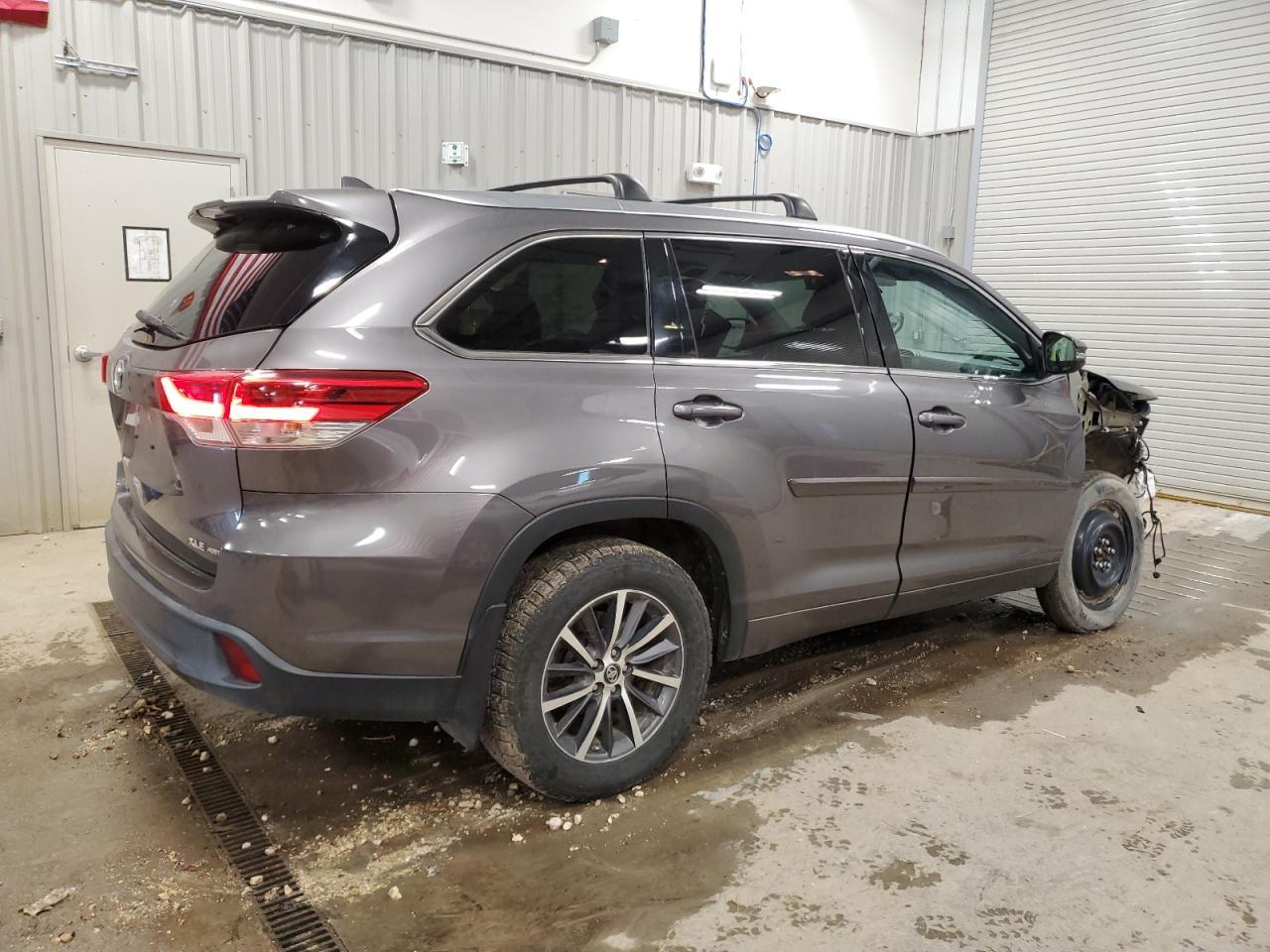 2018 Toyota Highlander Se - Image 3