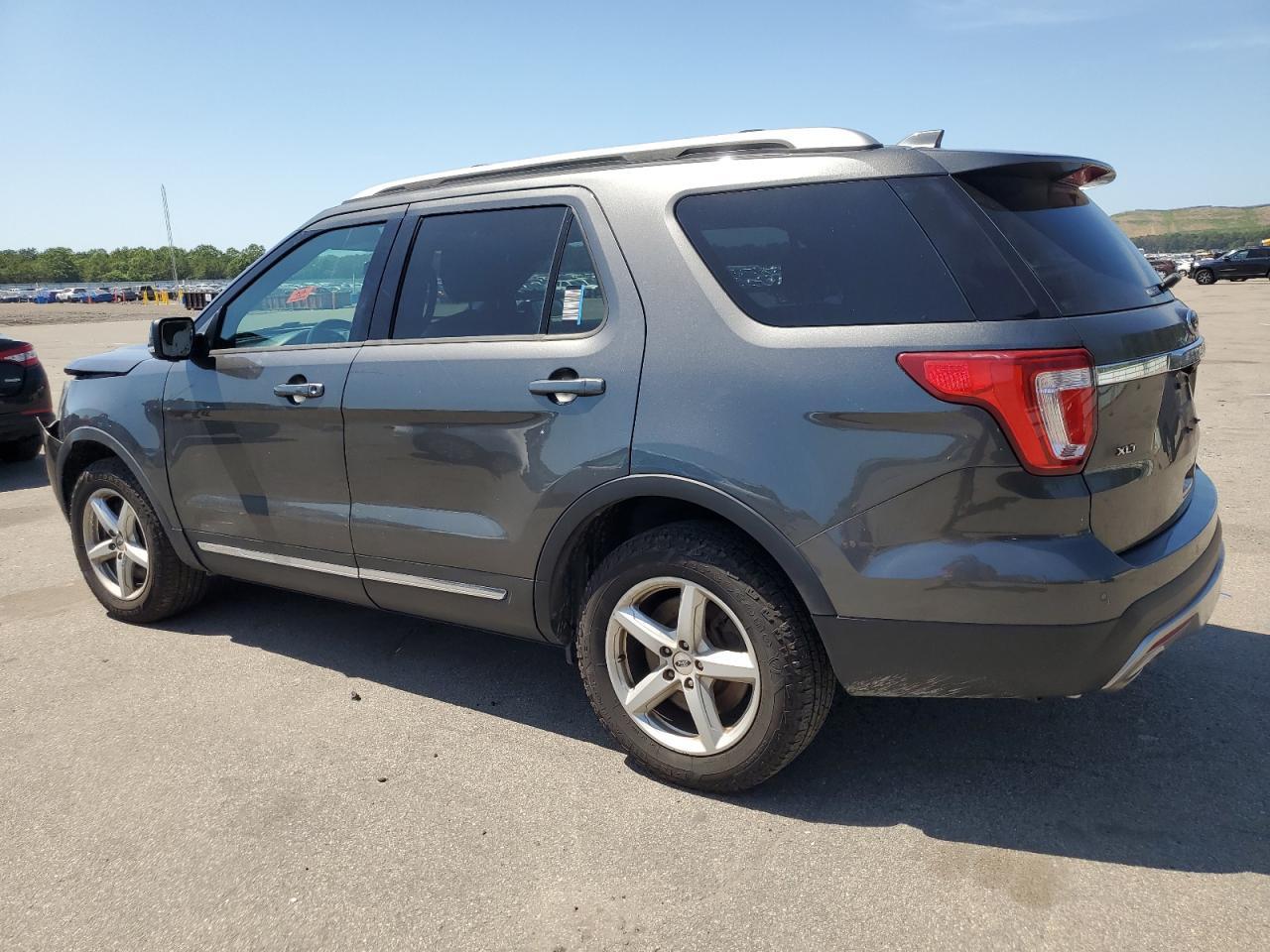 2016 Ford Explorer Xlt - Фото 2