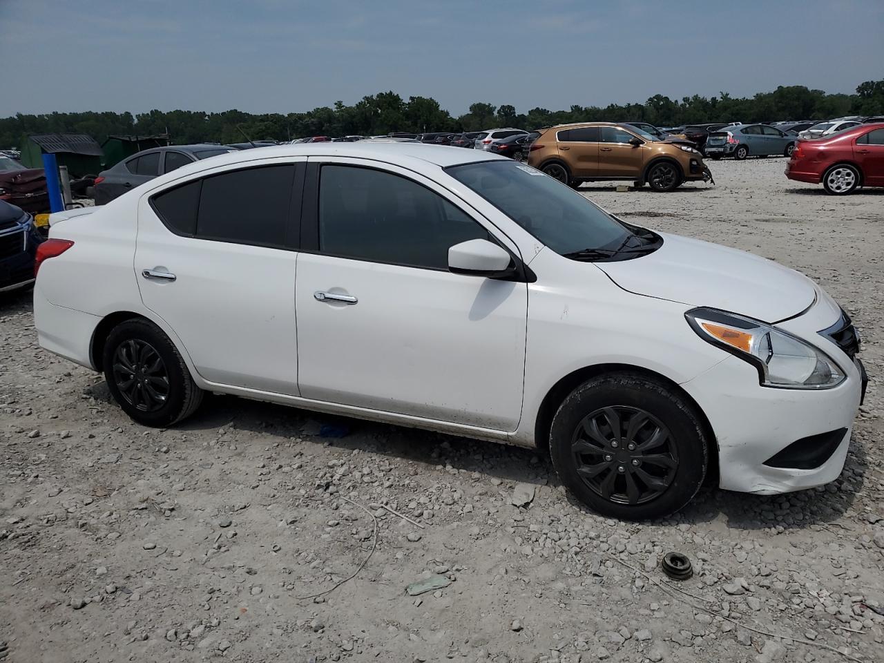 2018 Nissan Versa S - Фото 4