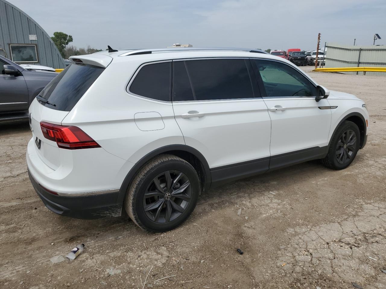2022 Volkswagen Tiguan Se - Image 3