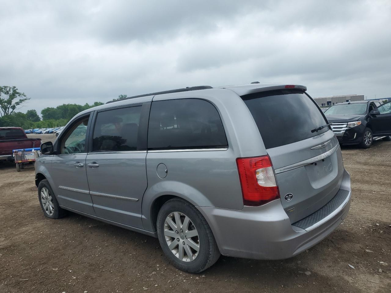 2014 Chrysler Town & Country Touring - Image 2