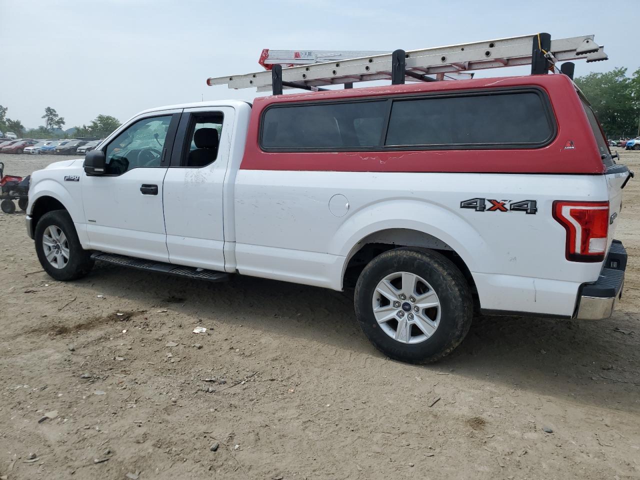 2017 Ford F150 Super Cab - Фото 2