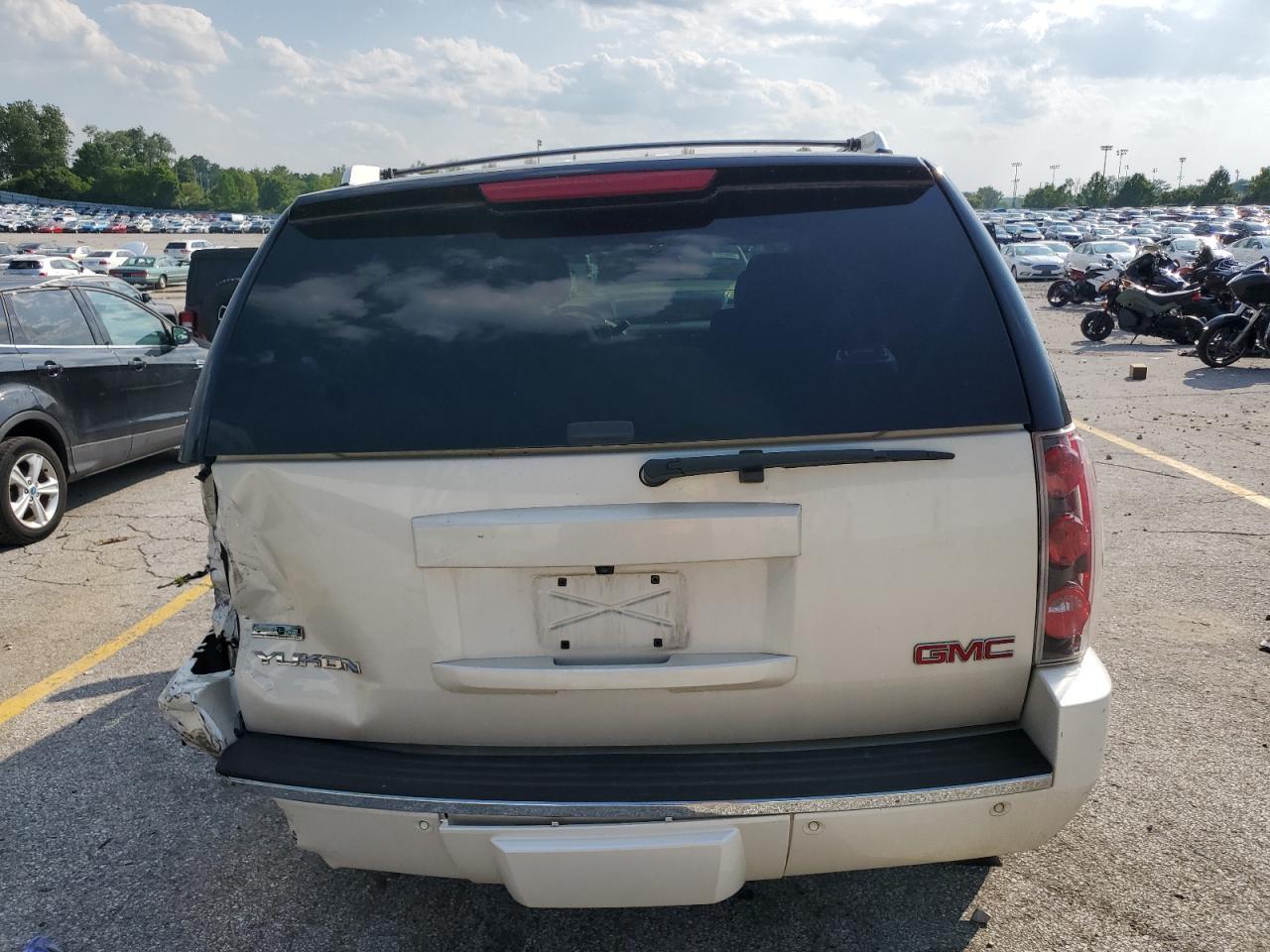 2011 GMC Yukon Denali - Фото 6