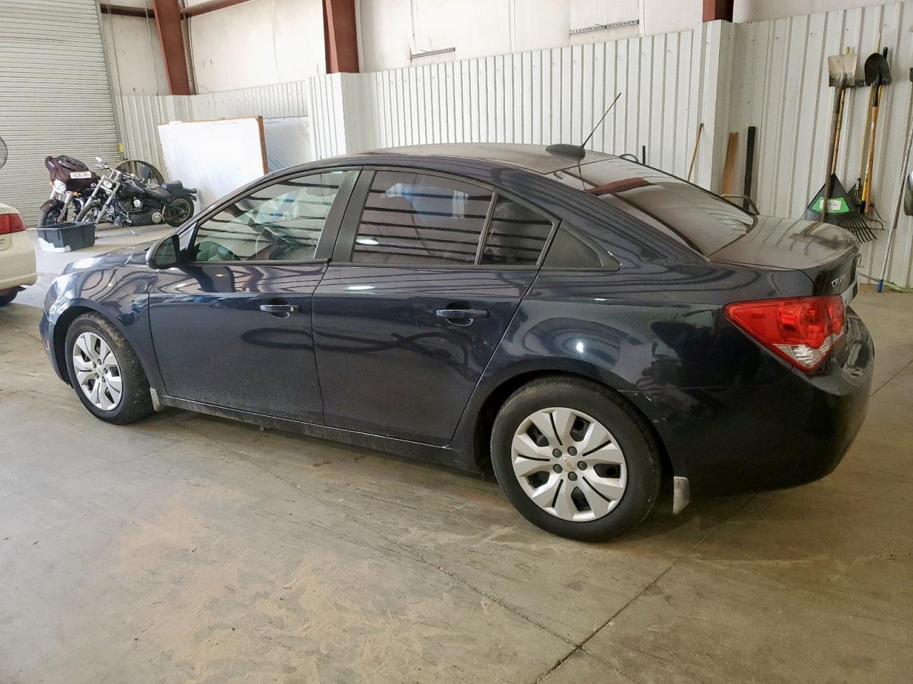 2015 Chevrolet Cruze Ls - Image 2