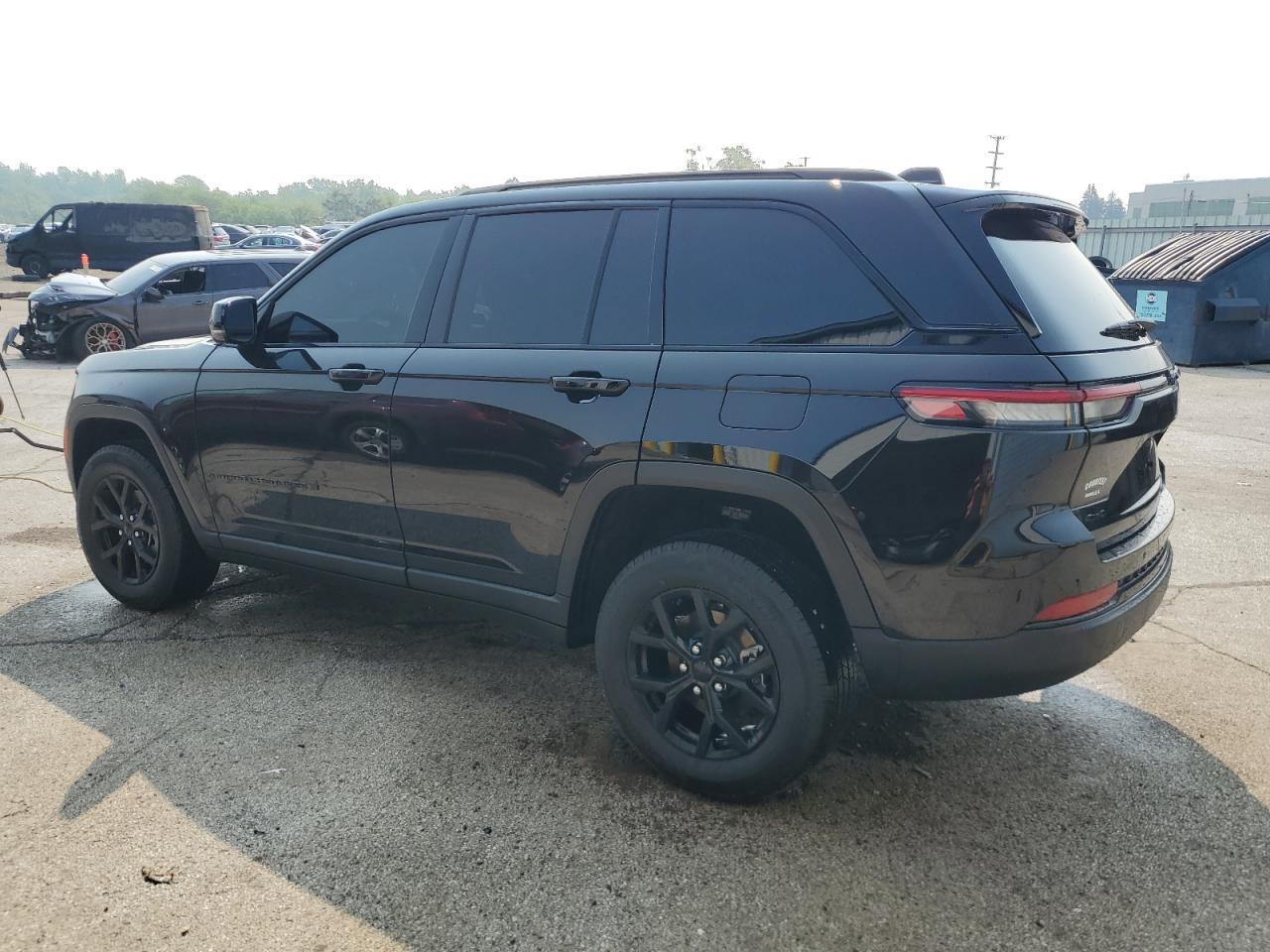 2025 Jeep Grand Cherokee Laredo - Image 2