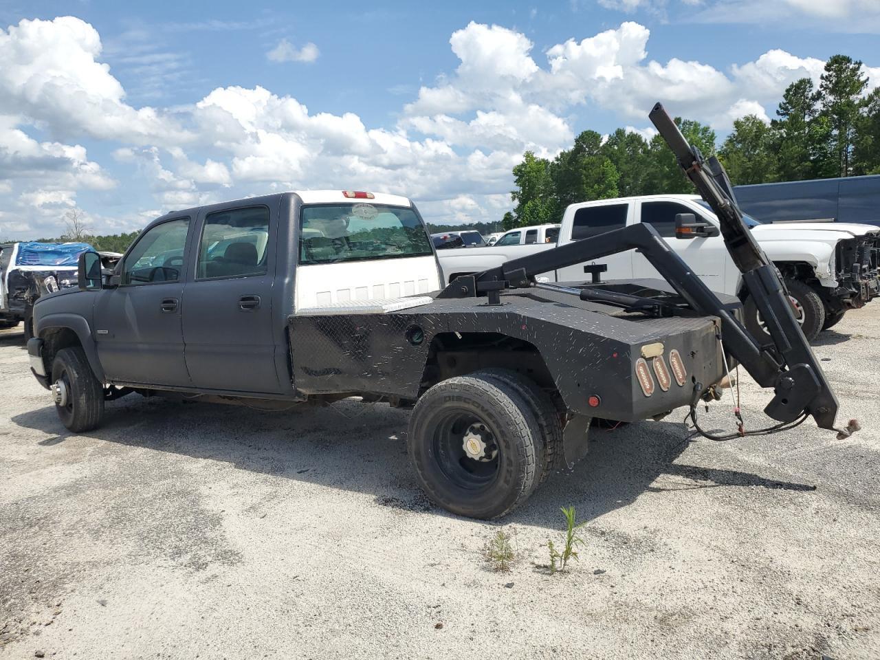 2006 Chevrolet Silverado C3500 - Image 3